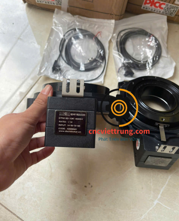 Bàn xoay gắn hộp giảm tốc rỗng chính hãng, hóa đơn đầy đủ